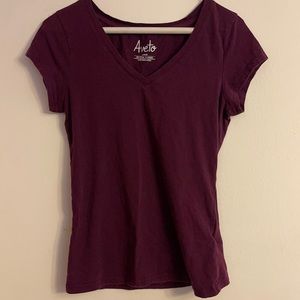 Juniors v neck tee